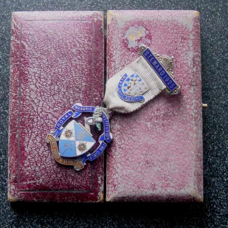 Masonic Jewel 1925 in Case