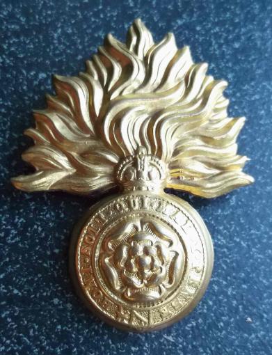 British Army Royal Fusiliers (City of London Regiment) Gilt Cap Badge - Brooched