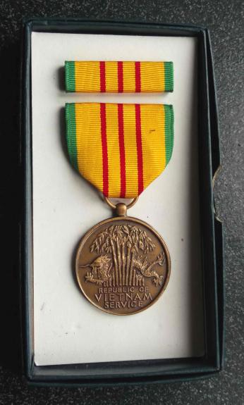 USA Vietnam Service Medal in Issue Carton