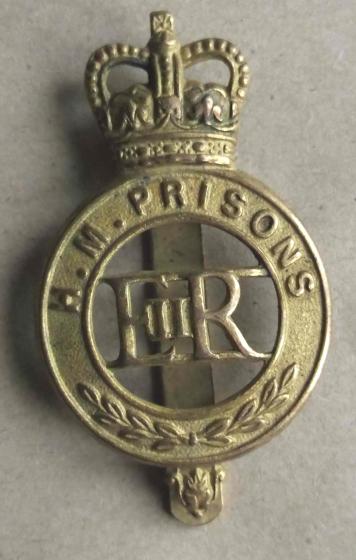 HM Prison Officers Brass Cap Badge EIIR 