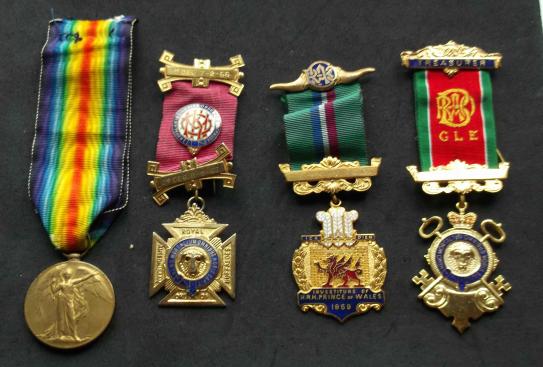 British Family Medal Lot WW1 Yorks Light Infantry Army and RAOB