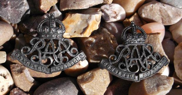 Royal Australian Artillery Collar Badges Stokes Pair Kings Crown