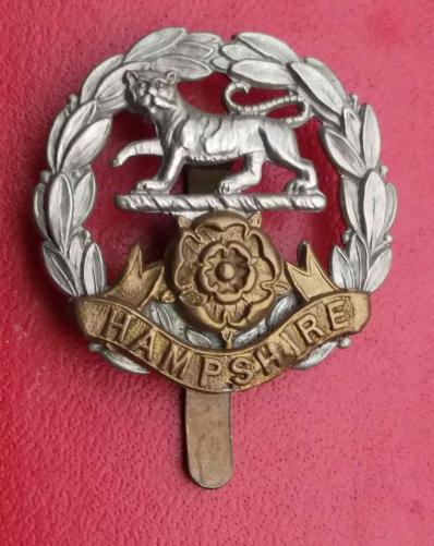 British Army The Hampshire Regiment Bimetallic Cap Badge