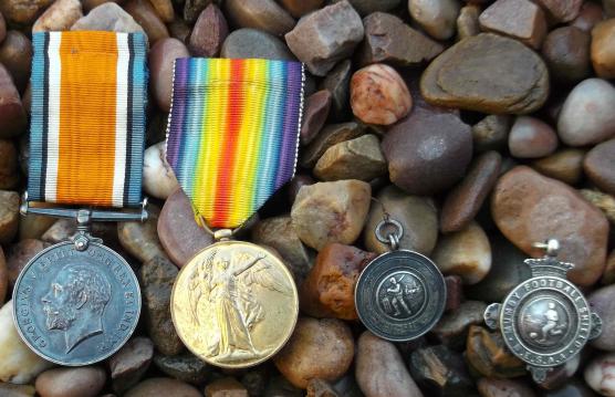 WW1 RAF Medal Pair plus Medallions 