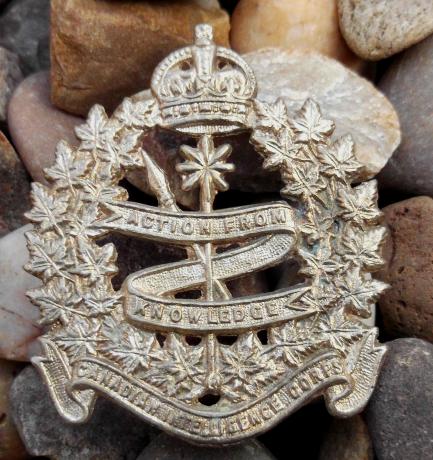 Canadian Intelligence Corps WW2 Army Cap Badge