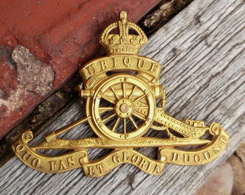 British Army Royal Artillery Brooched Gilt Sweetheart Cap Badge Kings Crown