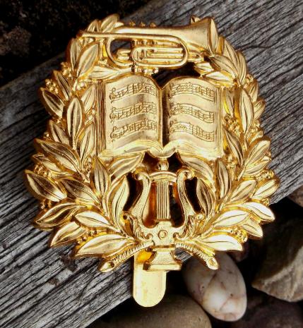 British Bandsman Unknown Musician Gilt Cap Brass Badge