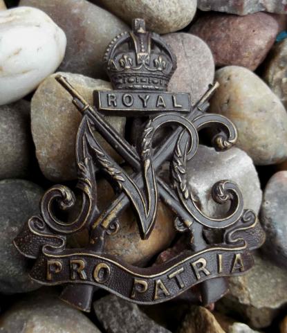 South Africa Royal Natal Carbineers Kings Crown Cap Badge