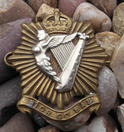 Canadian Army Irish Regiment of Canada WW2 Cap Badge Maker Marked