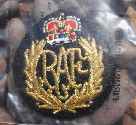 British Royal Air Force Embroidered Cap Badge Unused in Issue Packet EIIR RAF