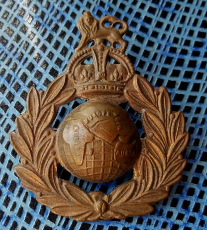 British Royal Marines Brooched Kings Crown Cap Badge