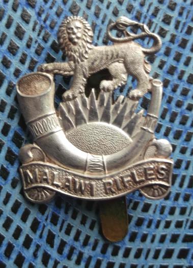 Malawi Rifles Post British Empire White Metal Officers Cap Badge