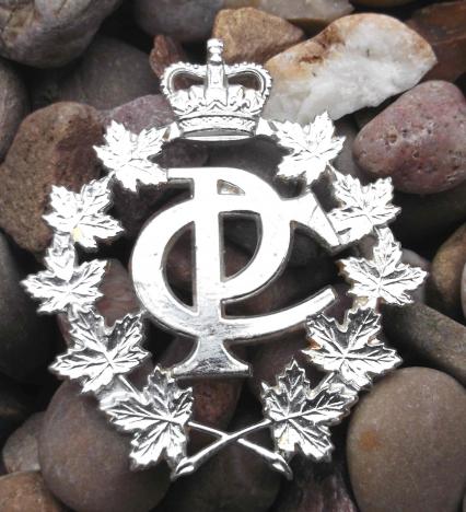 Canada Post Staybrite Canadian Post Office Cap Badge EIIR