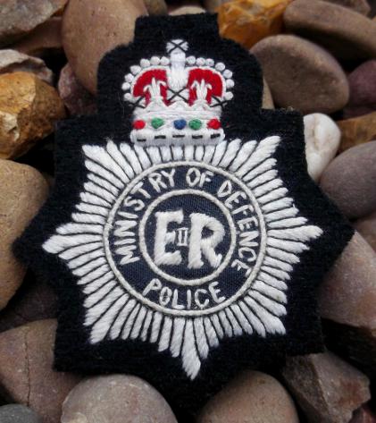 British Ministry of Defence MOD Police Embroidered Cap Badge EIIR