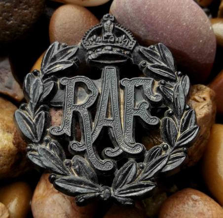 British RAF Royal Air Force WW2 Plastic Cap Badge Missing Prong GVIR