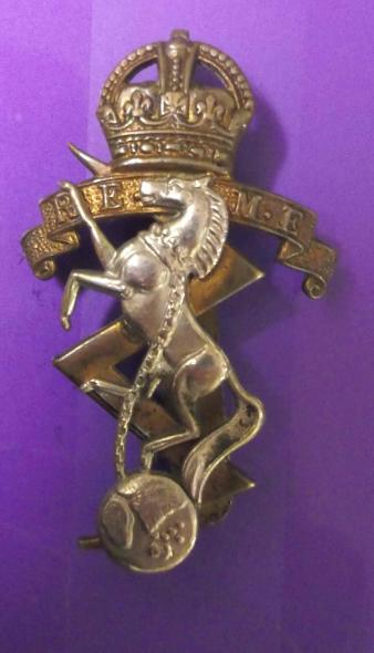 British Army Royal Electrical and Mechanical Engineers GVIR Cap Badge REME