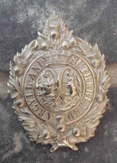 Early British Army Argyll and Sutherland Glengarry Cap Badge Non Voided