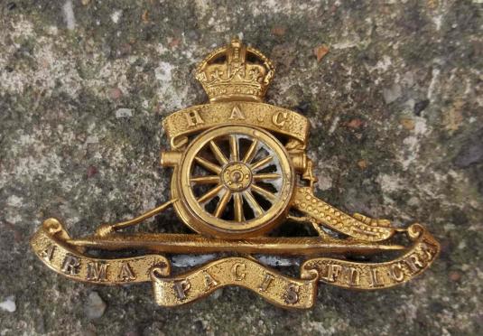 British Army Honourable Artillery Company Brooched Cap Badge KC