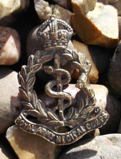 British Army Royal Army Medical Corps RAMC Bazaar Cap Badge Kings Crown