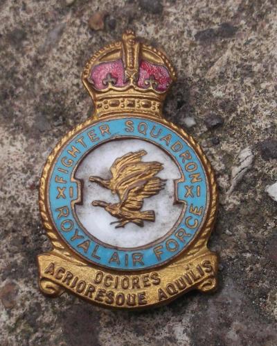 WW2 RAF XI Squadron Enamel Sweetheart Veterans Brooch Badge Royal Air Force