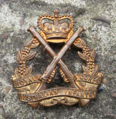 Australian Army Infantry Corps Cap Badge EIIR Australia