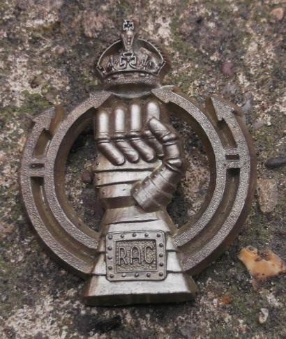 British Army WW2 Royal Armoured Corps War Economy Plastic Cap Badge