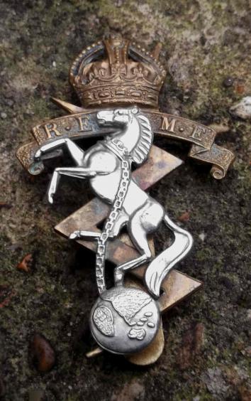 British Army REME Royal Electrical & Mechanical Engineers Cap Badge 1947