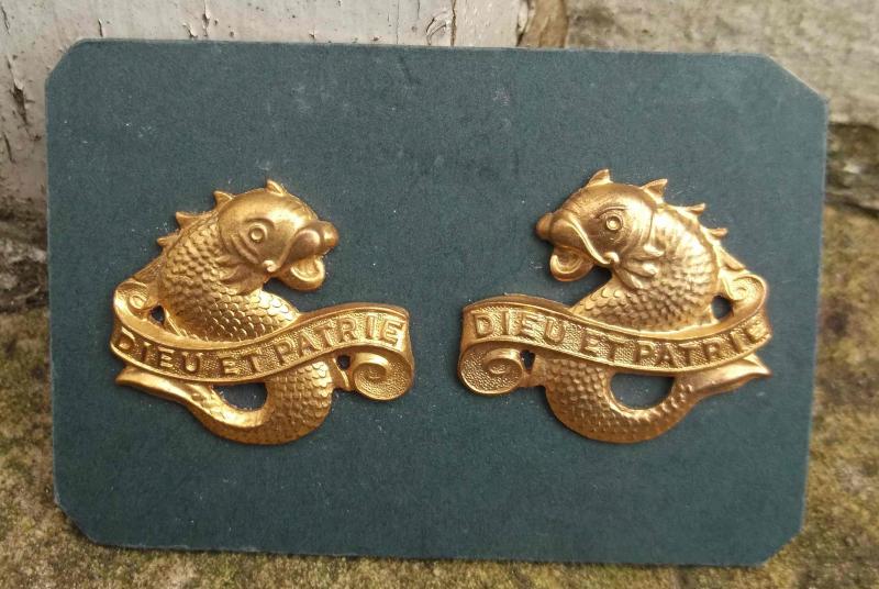 Canadian Army Le Regiment de Saguenay Collar Badges Pair