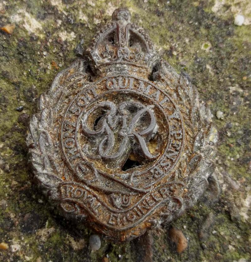 British Army Royal Engineers War Economy Cap Badge WW2