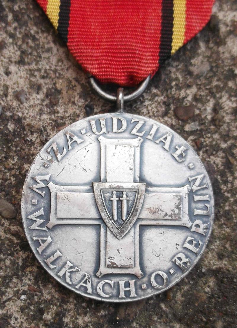 Polish Republic Participation in the Battle of Berlin WW2 Medal