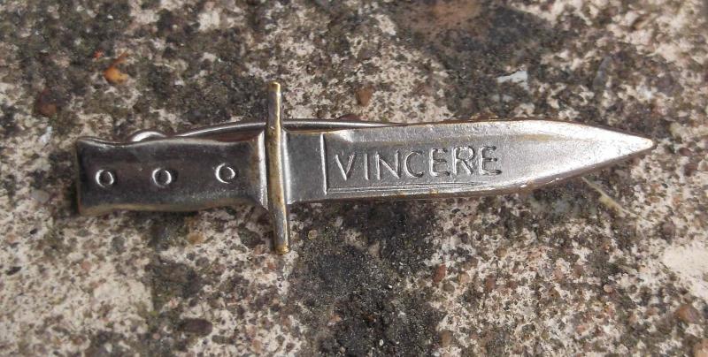 Italy WW2 Vincere Bayonet Propaganda Battle Pin Badge