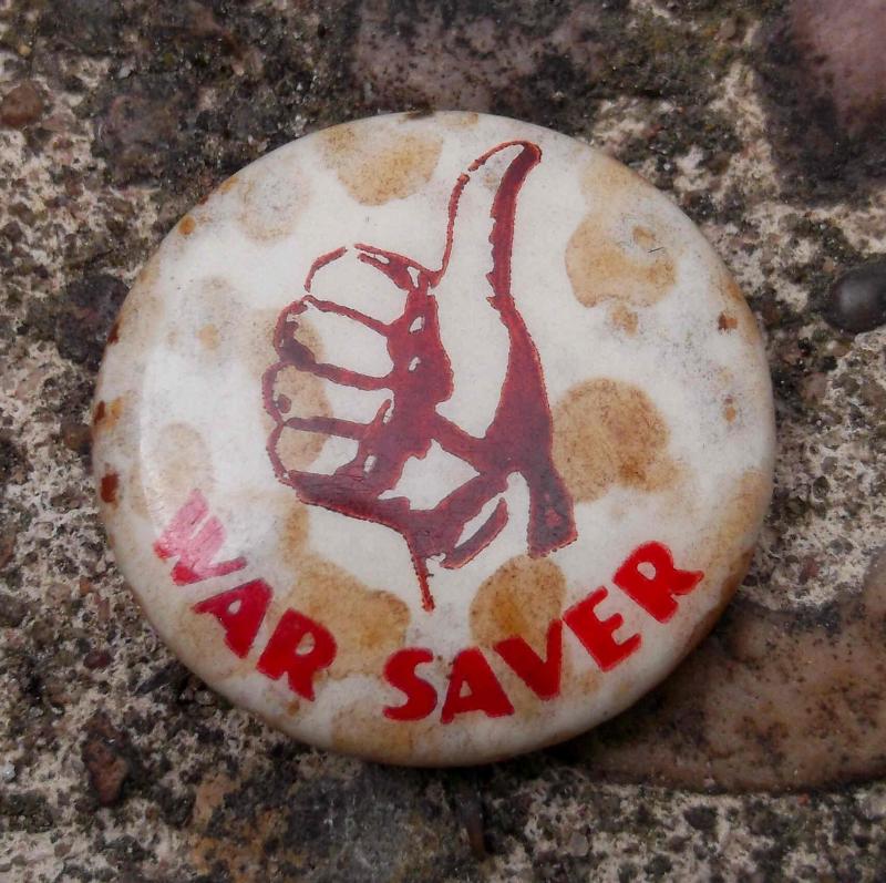 WW2 War Saver Thumbs Up Button Badge 1940s USA