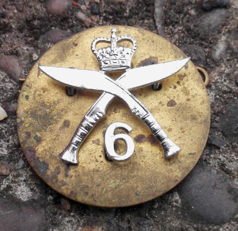 British Army 6th Gurkhas Anodised Two Part Cap Badge