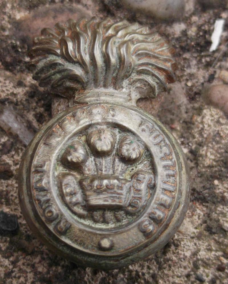 British Army Royal Welch Fusiliers Plastic Cap Badge WW2