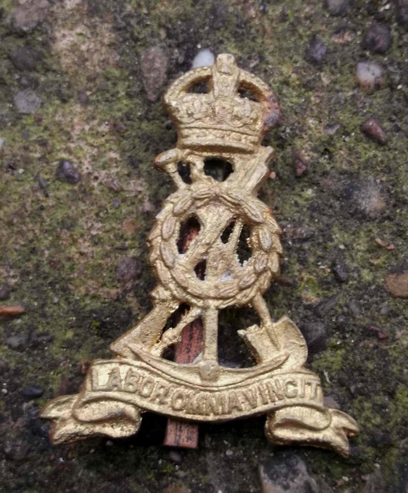 British Army Pioneer Corps WW2 Cast Bazaar Cap Badge