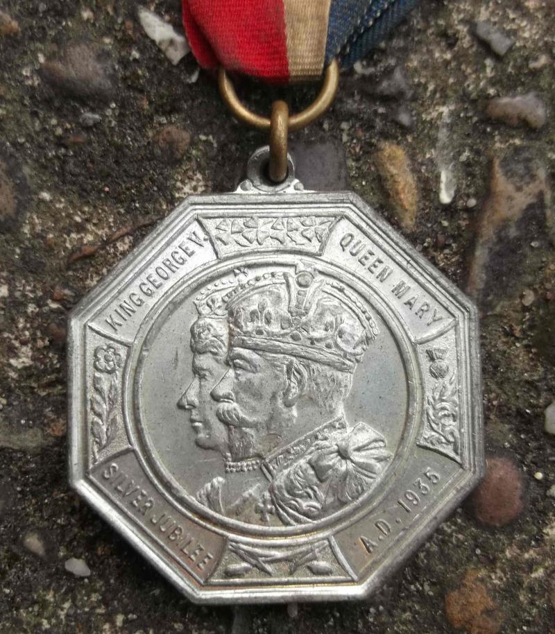 British King George V Queen Mary Silver Jubilee Medal 1935 Middlesex