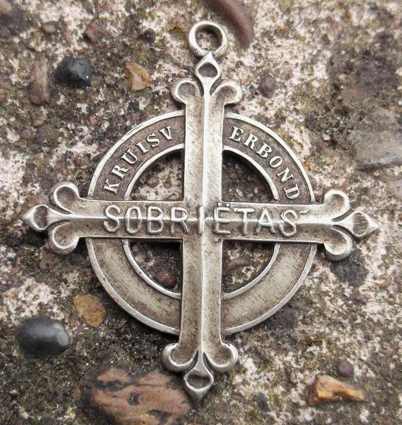 Vintage Netherlands Sobriety Abstinence Cross Medal