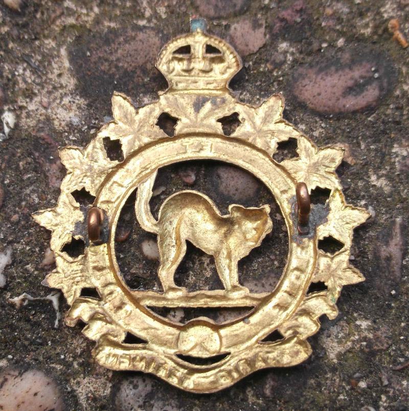 Canadian Army Ontario Regiment WW2 Cap Badge Canada