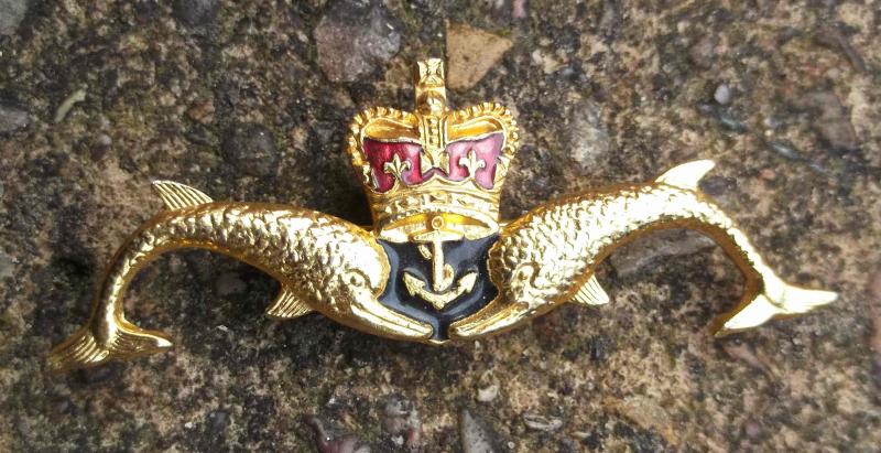 British RN Submariner Badge Royal Navy EIIR
