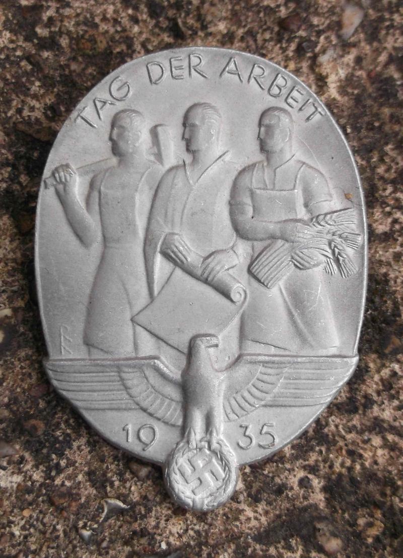 Third Reich 1935 German Labour Day Tinnie Badge