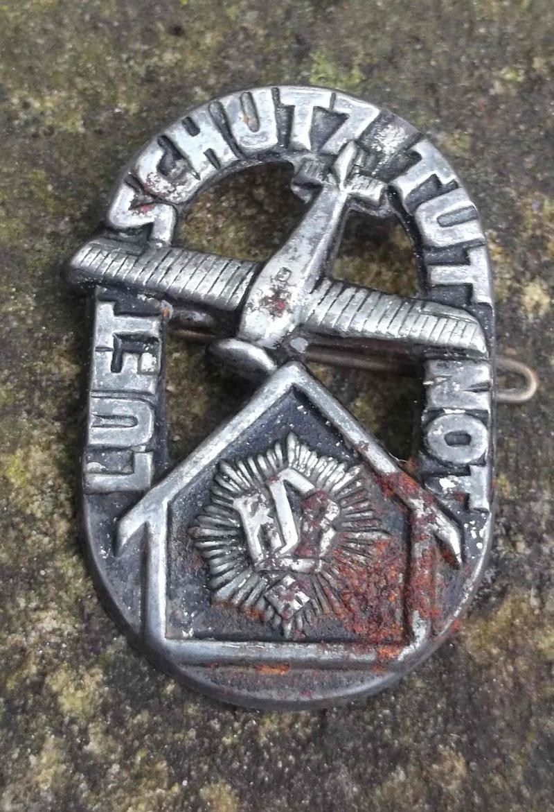 German RLB Luftschutz Tinnie Third Reich Day Badge