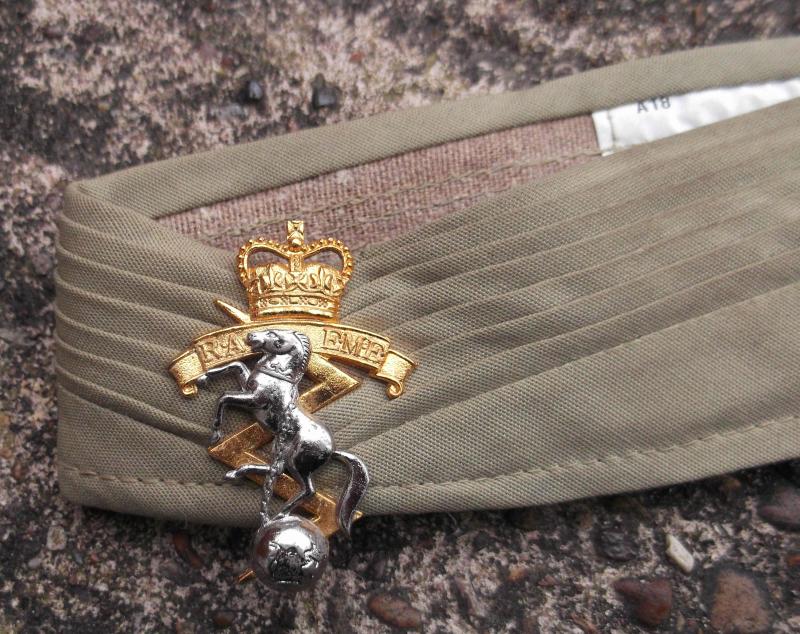 Royal Australian Electrical Mechanical Engineers EIIR Army Officer Slouch Hat  Badge