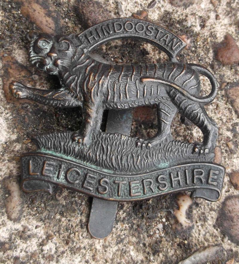 British Army Leicestershire Regiment Economy Cap Badge WW1