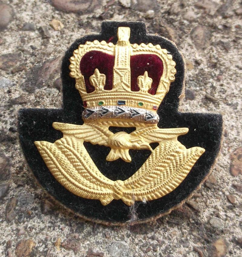 British RAF EIIR Officer Beret Cap Badge Royal Air Force