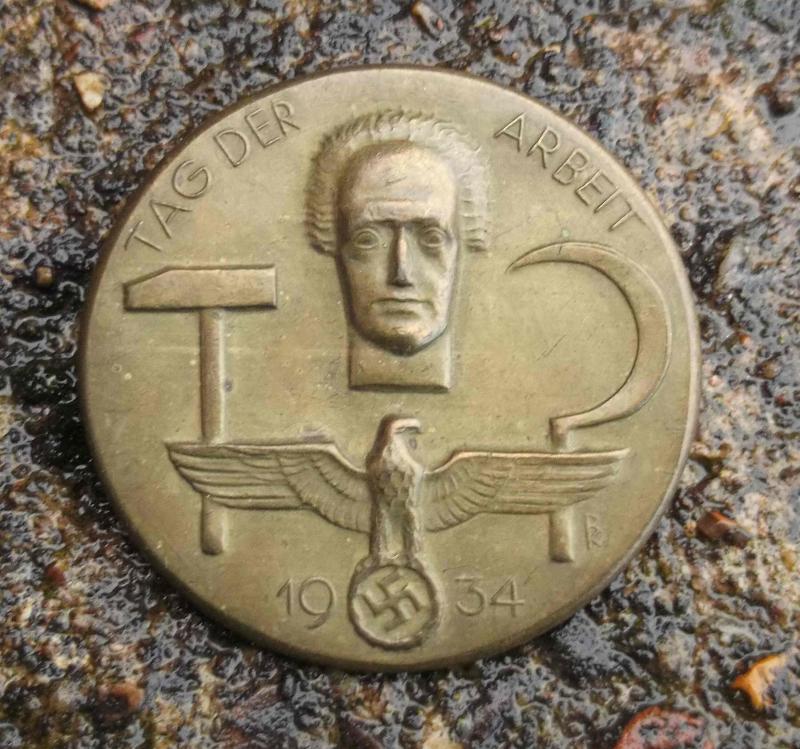 German Third Reich 1934 Tag der Arbeit Day of Labour Tinnie