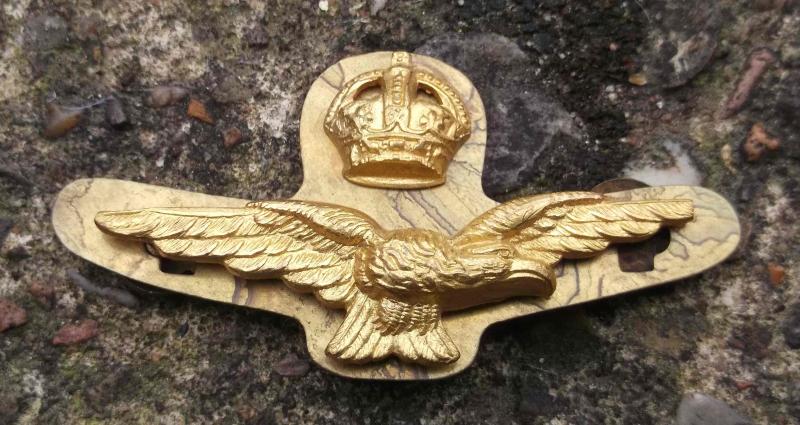 British RAF GVIR Officer Slider Cap Badge Royal Air Force