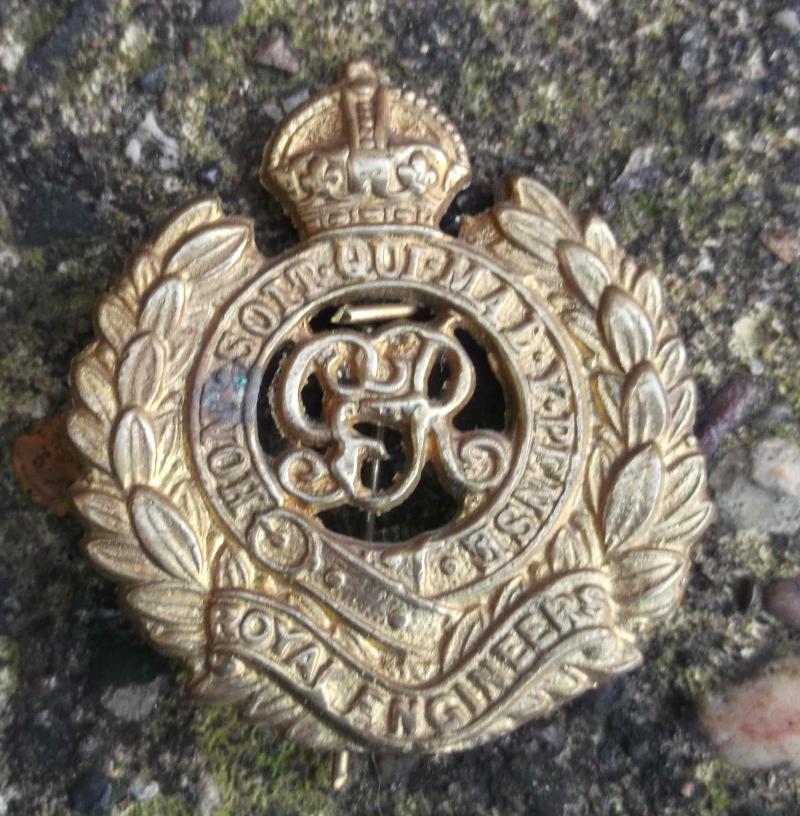 British Army Royal Engineers Bazaar Cap Badge King George Damaged