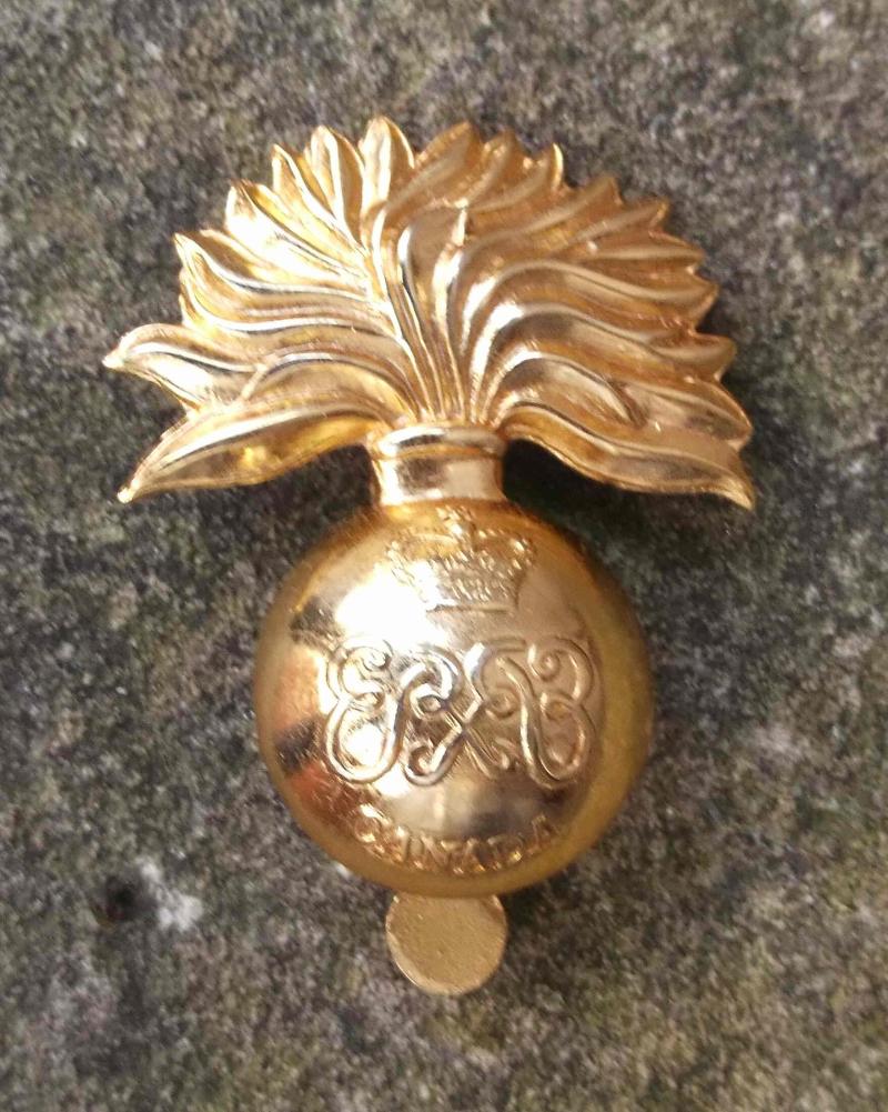 Canadian Grenadier Guards Metal Cap Badge EIIR Canada