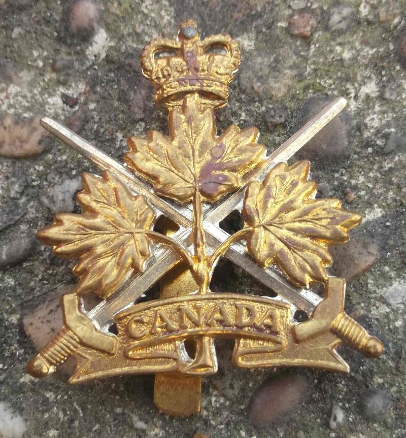 Canadian Army General Service Cap Badge EIIR Canada