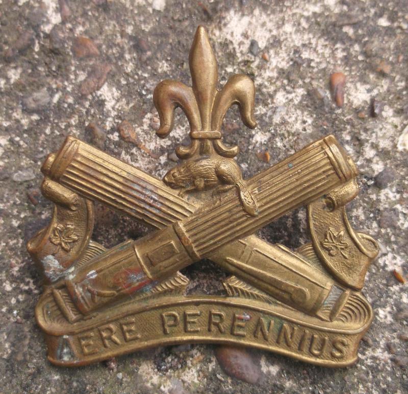 Canadian Army Le Regiment de la Chaudiere Cap Badge Canada